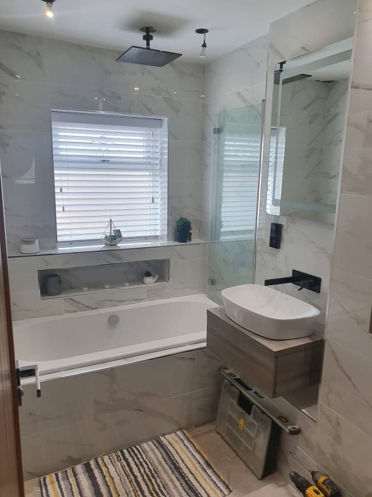 Accessible bathroom with non-slip marble-effect flooring